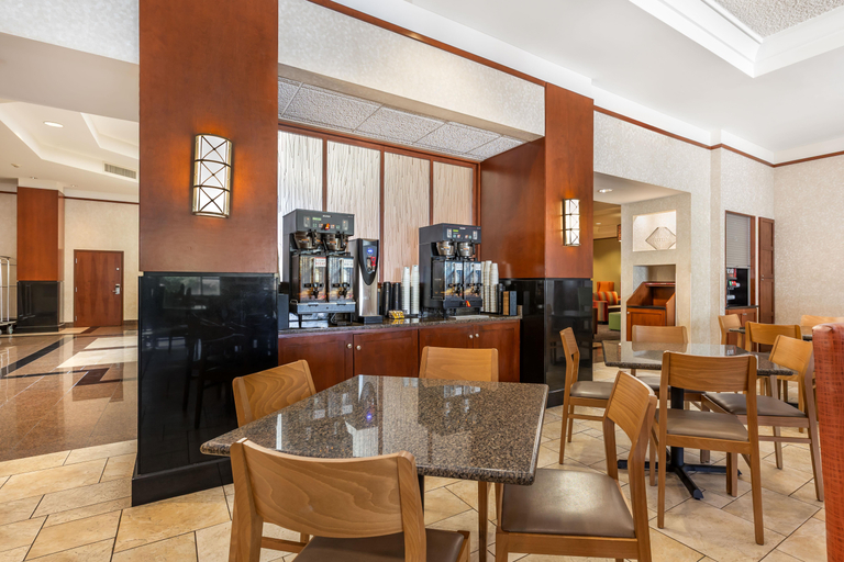 Food & Drinks 5, Drury Inn & Suites Near Forest Park, Saint Louis