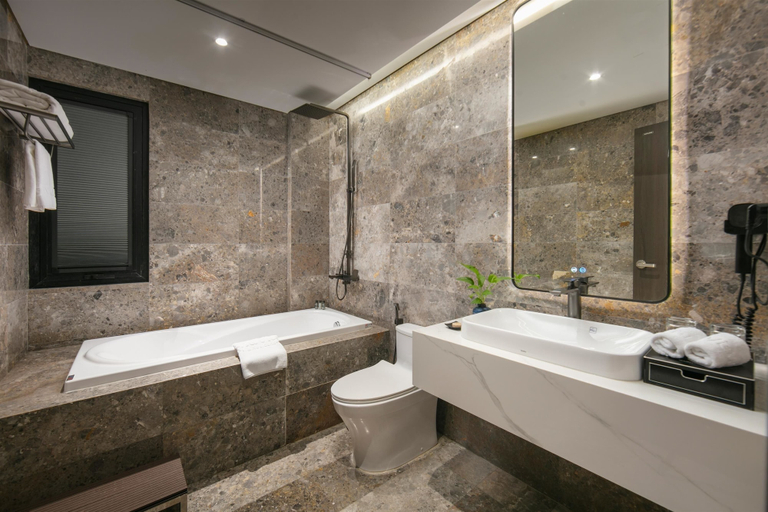 Bathroom 5, Grandview Hotel & Residence, Đống Đa