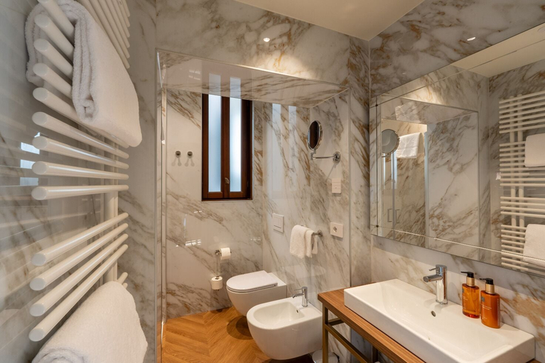 Bathroom 4, Hotel San Samuele, Venezia