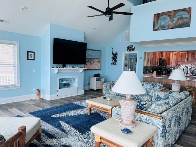 Living area 5, Serenity's Star 4 Bedroom Home by RedAwning, Brunswick