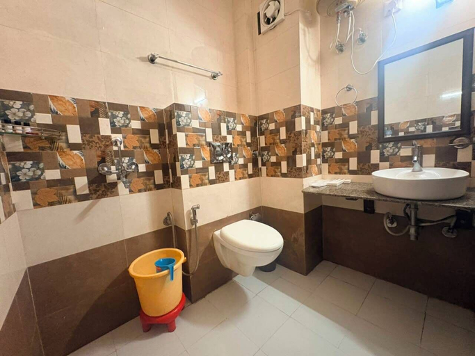 Bathroom 3, Damyanti Hotel And Resort, Nainital