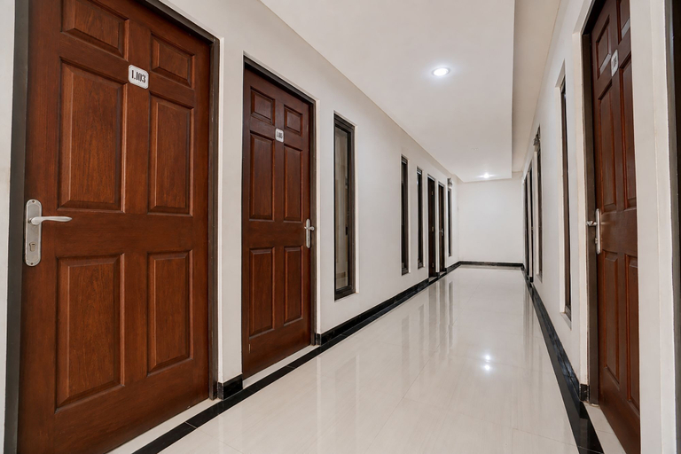Others 5, OYO Life 90606 Glass House Citraland Syariah, Surabaya