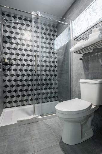 Bathroom 4, Complexe DIX80 Hôtellerie et Restaurant, Antoine-Labelle