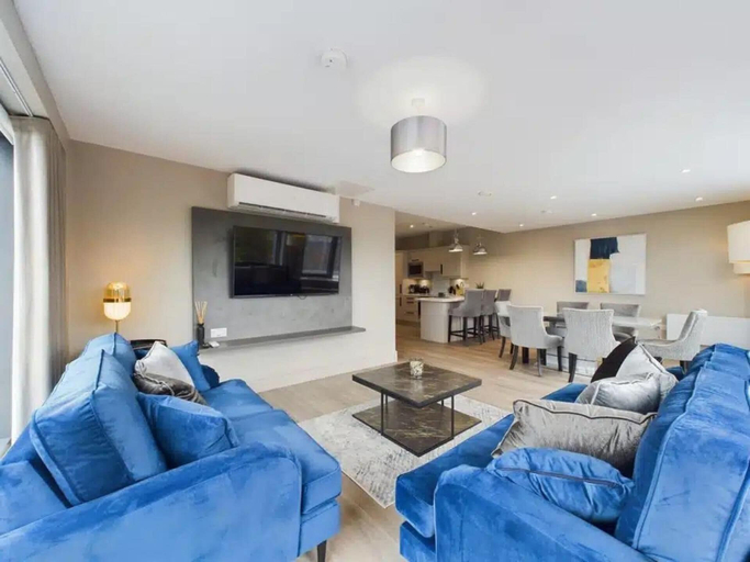 Living area 5, Classy Belfast Apartment, Belfast