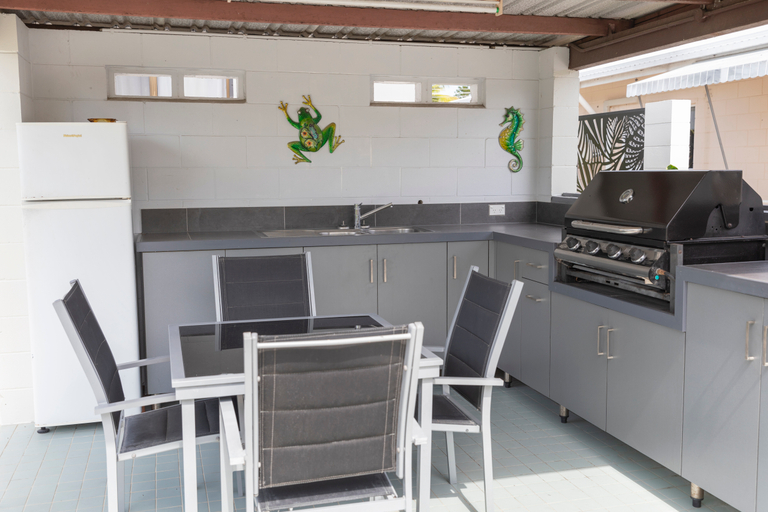 Public Area, Palm View Holiday Apartments, Bowen