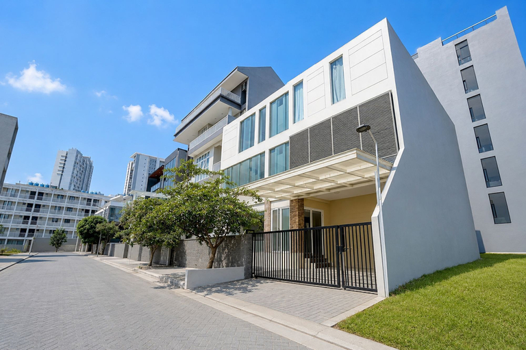 Exterior & Views 1, OYO Life 90606 Glass House Citraland Syariah, Surabaya