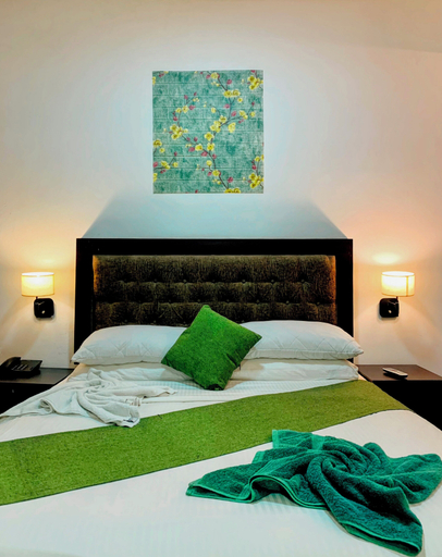 Bedroom 5, Pearl Royal Hotel, Thimbirigasyaya