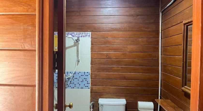 Bathroom 4, River Bank Resort, Mae Sariang