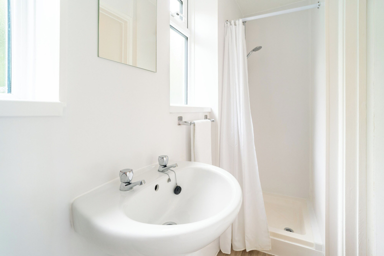 Bathroom 4, Sand Bay Holiday Village, North Somerset