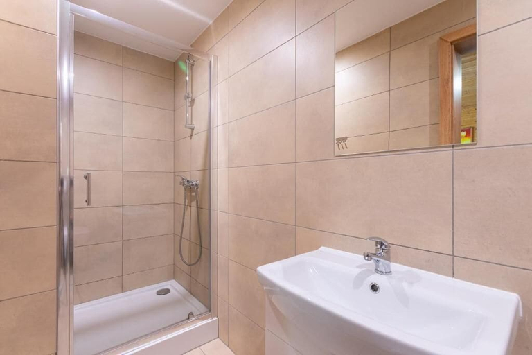Bathroom 3, Willa Alaska, Jelenia Góra