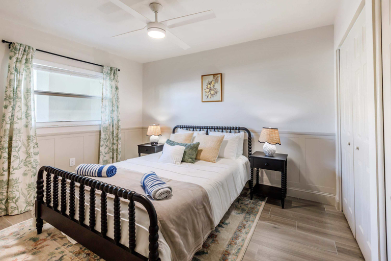 Room 5, Quiet Condo with Pool Ground Floor, Sarasota