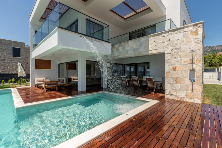 Sport & Beauty 5, Glamorous Kastela Villa 4 Bedrooms Villa Seafront Paradise Private Pool, Kaštela