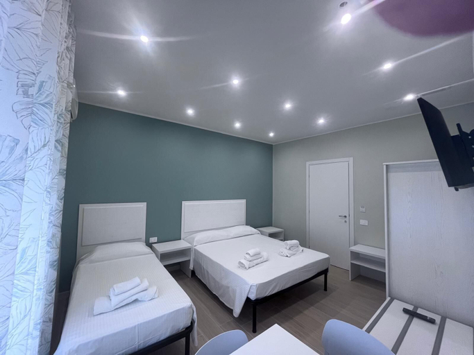 Room 2, CRISPI 14 HOLIDAY ROOMS, Taranto