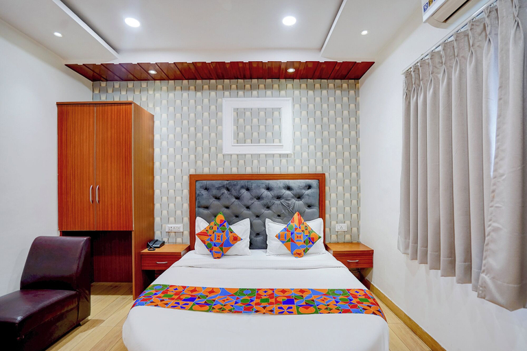 Room 4, FabHotel SV Grand I - 1 KM From Kashi Vishwanath Temple, Varanasi