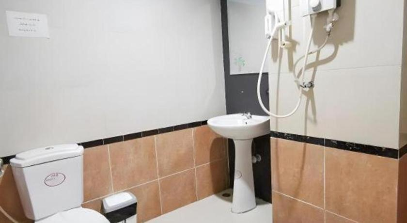 Bathroom 4, Atikarn Princess Hotel & Resort, Muang Udon Thani
