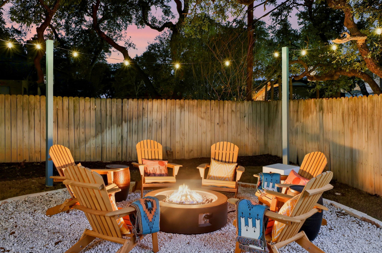 Room 2, Backyard Paradise - Pool - Tree House - Hot Tub, Bexar