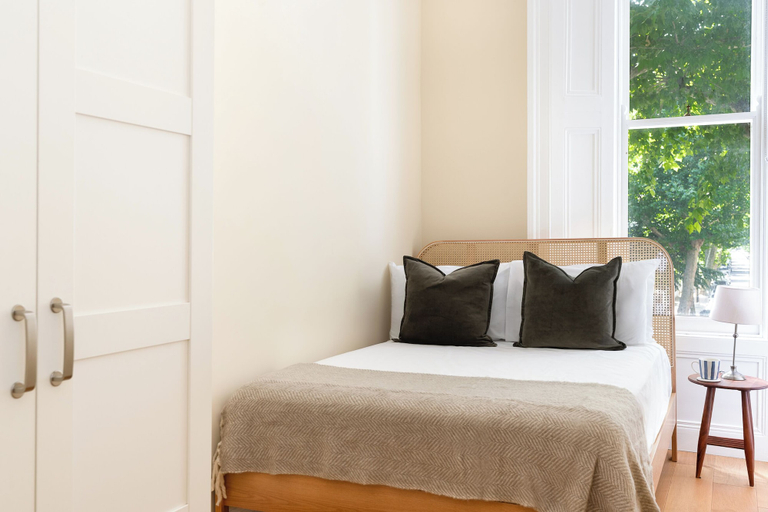 Room 3, Notting Hill Grove Apartments, London