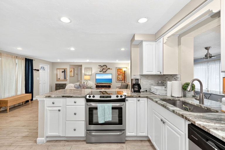 Private kitchen 3, Tranquil Pool Home in Sarasota, Sarasota