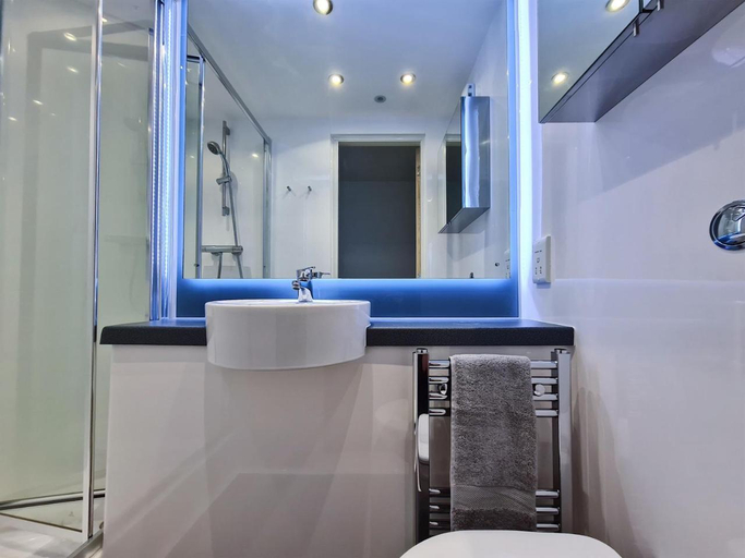 Bathroom 2, Market House in Newcastle, Newcastle upon Tyne