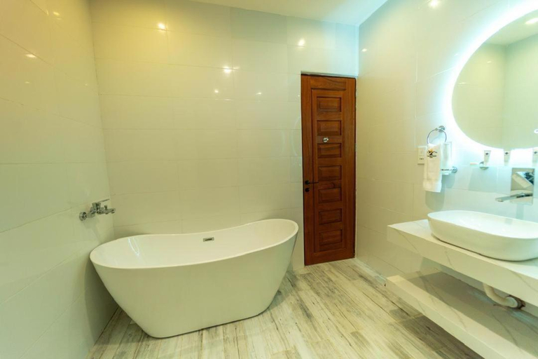 3, The Mist Hotel Entebbe, Busiiro