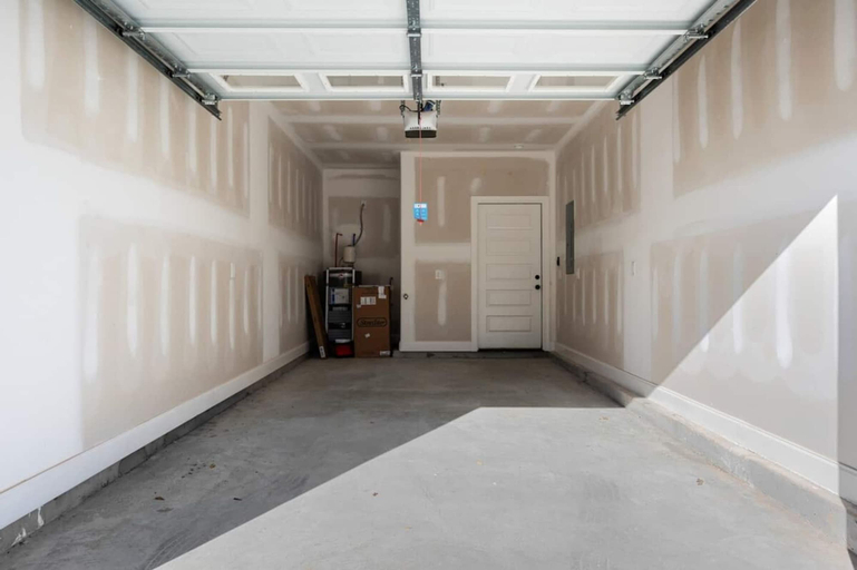 Room 5, 1 King 2 Queens Garage Yard Washer Dryer, Davidson