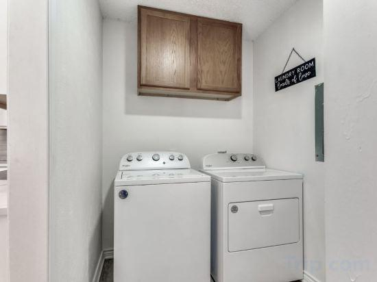 1, Reston NEW Bright, Airy Home w/ In Ground Pool & Grill, Dallas