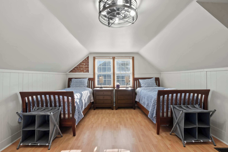 Room 4, Getaway Glen Walkable, Franklin