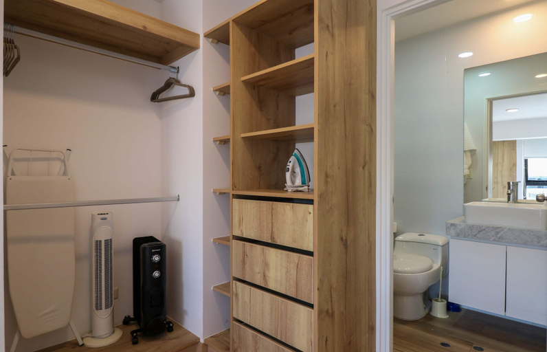 Room 3, w Charming 2BR w Balcony View in Miraflores, Lima