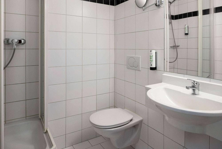 Bathroom 3, Amedia Express Sattledt, Trademark Collection by Wyndham, Wels Land