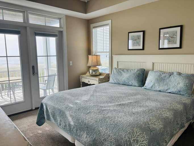 Room 3, 1 Fine Day 4 Bedroom Home by RedAwning, Brunswick