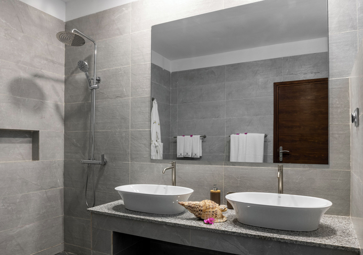 Bathroom 4, Ankomba Hotel, Diana