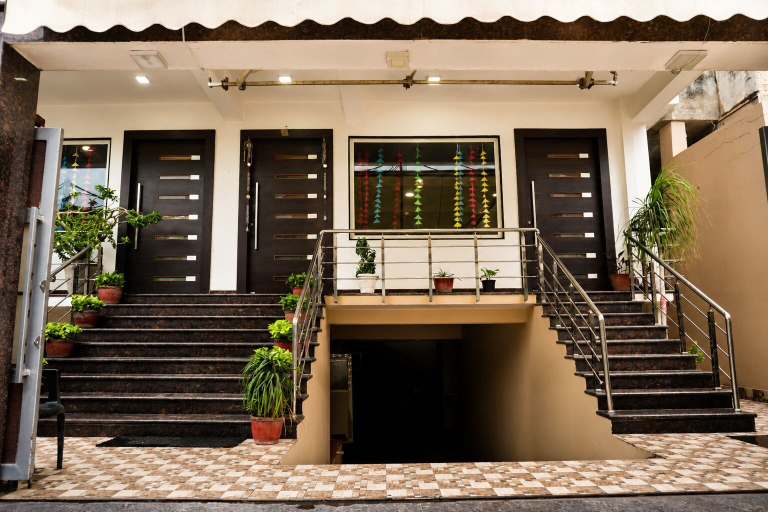 Exterior & Views 2, Travelling Troopers Homestay, Varanasi