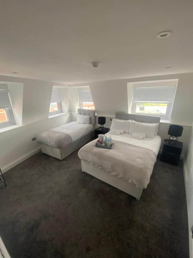 Room 3, OYO The Royal Crest Hotel & Bar, Sefton