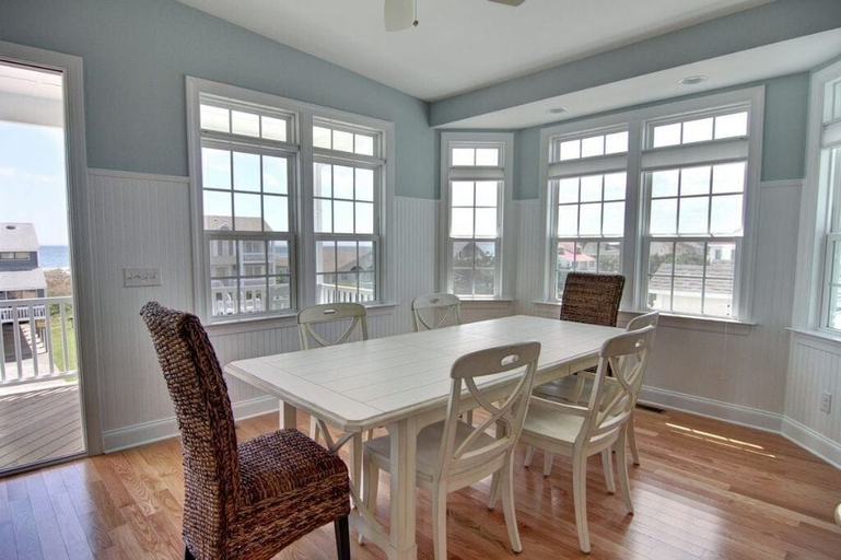 Dining 5, Welcome  4 Bedroom Home by RedAwning, Brunswick