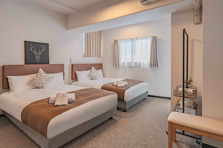 Room 2, b&Tsutenkaku, Osaka