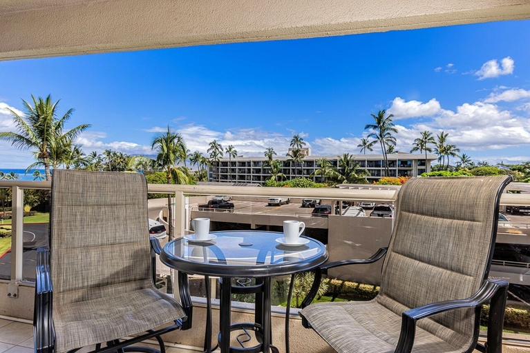 Outdoor dining 3, Maui Banyan H406 1 Bedroom Condo