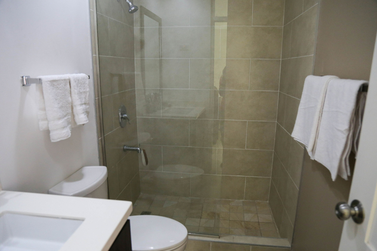 Bathroom 4, The Bromptons Secure Gated Condo
