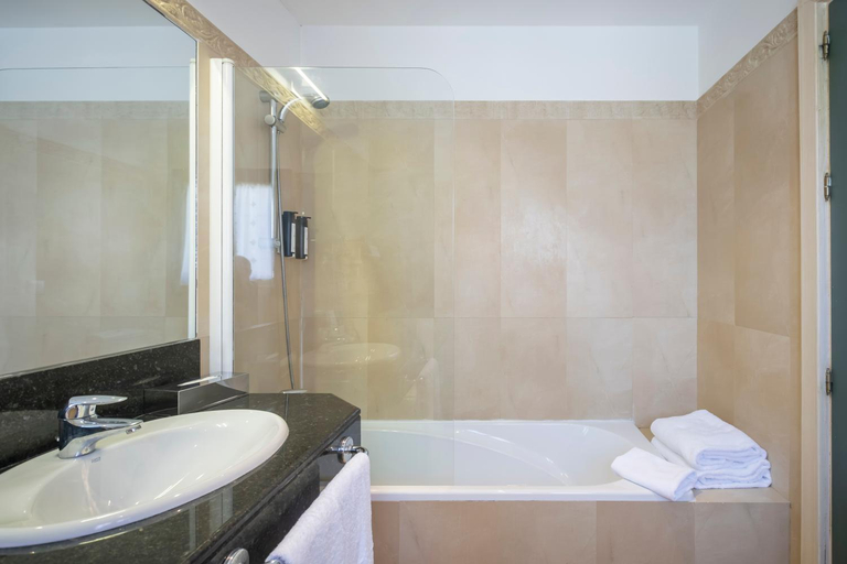 Bathroom 5, Hotel Soho Boutique Vistahermosa, Cádiz