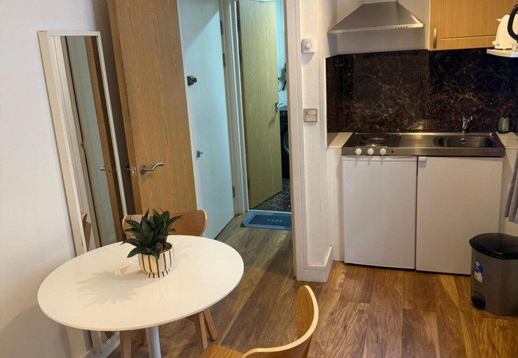 Private kitchen 3, Cozy Self Contained Studio Flat, London