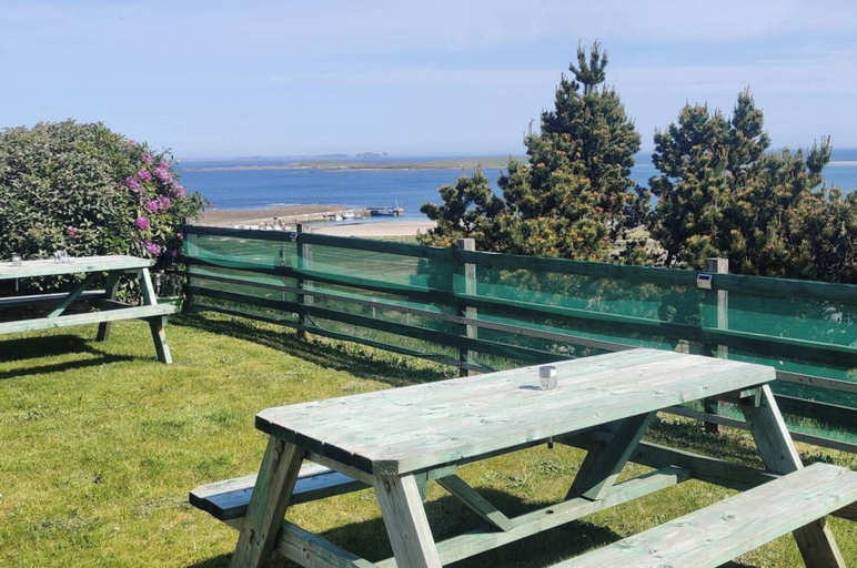 Outdoor dining, Donegal Coastal Mobile Homes With Private Garden