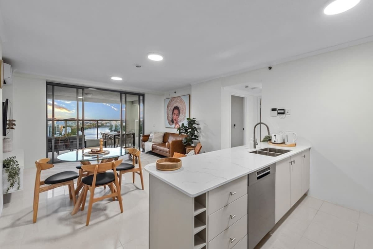 Interior 5, Skyline Stunner! 3bed/2bath/1car/views ~ CBD, Brisbane