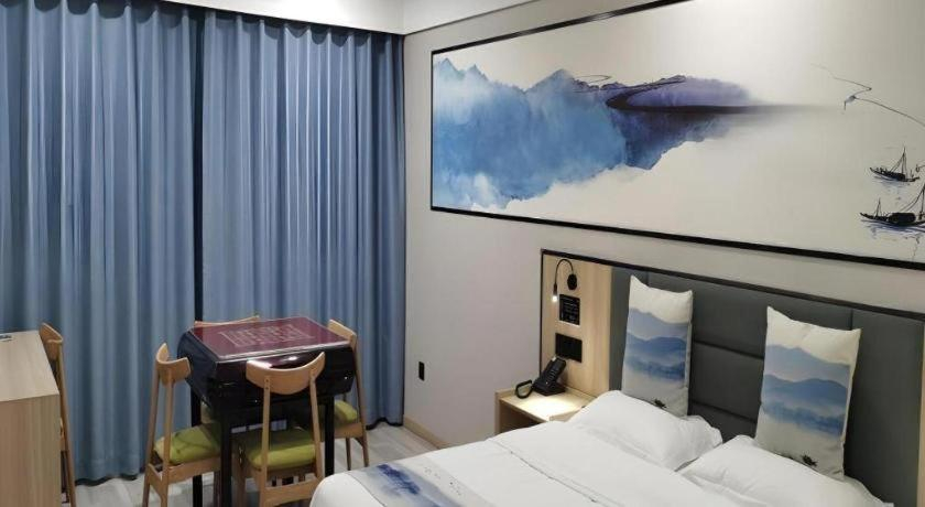 Bedroom 5, Green Tree Inn Express Jiangsu Taizhou Xinghua RT-Mart, Taizhou