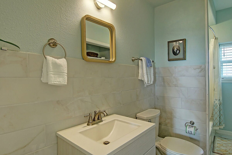Room 5, Captains Quarters Large Pool Boardwalk to Beach, Nueces