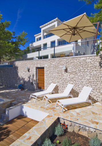 Others 4, Stunning Brac Villa  5 Bedrooms  Villa Selca Brac  5 Metres to the Beach, Selca