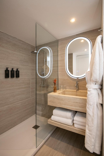 Others 4, le Cetai Cannes Beach Hotel, Alpes-Maritimes