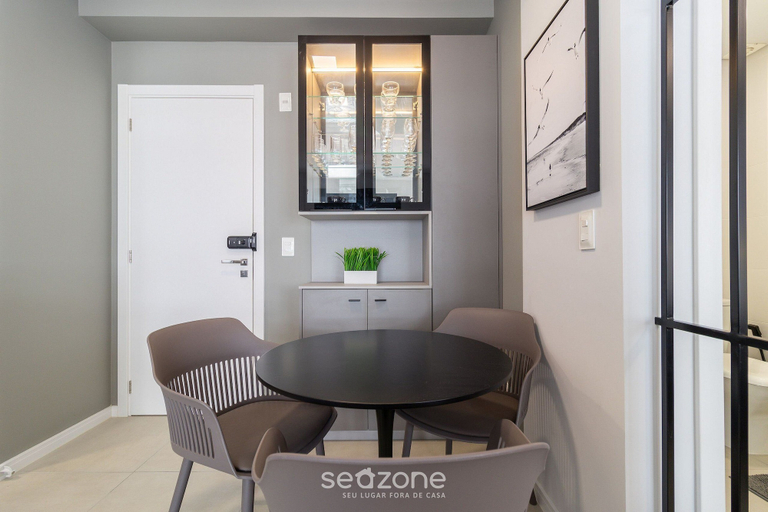 Dining 3, Apt in the Center Close to Beach in Floripa Ech113, Florianopolis