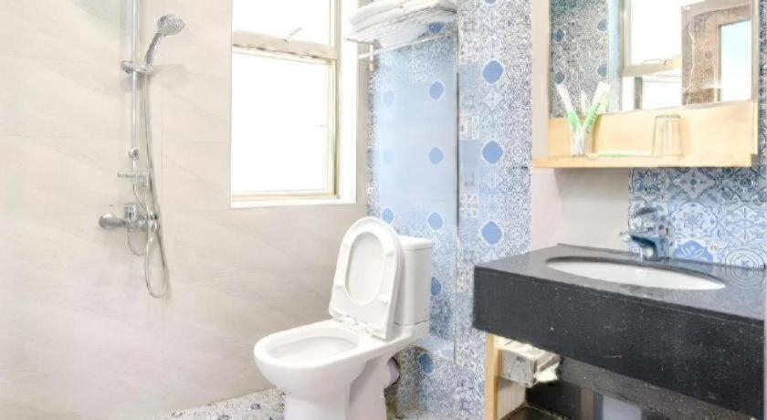 Bathroom 3, Hou Kong Hotel, Macao