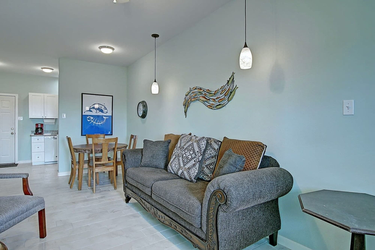 Room 4, Captains Quarters Large Pool Boardwalk to Beach, Nueces