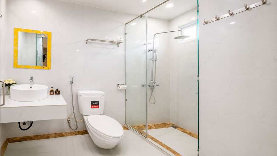 Bathroom 5, Le Centre Hotel, Pleiku