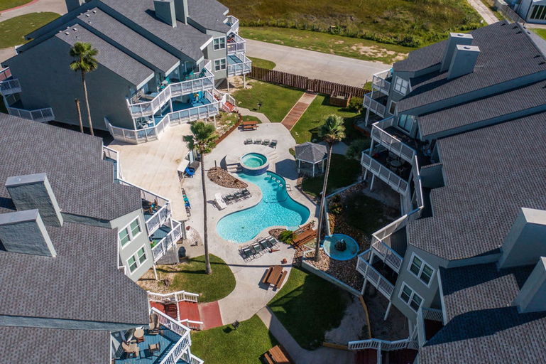 Room 5, Seabatical- Hot Tub Community Pool Pet Friendly, Nueces